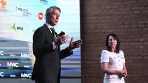 Presentación Mobile World Congress. El director general de GSMA, Mats Granryd, junto a la directora de marketing de GSMA, Lara Dewar