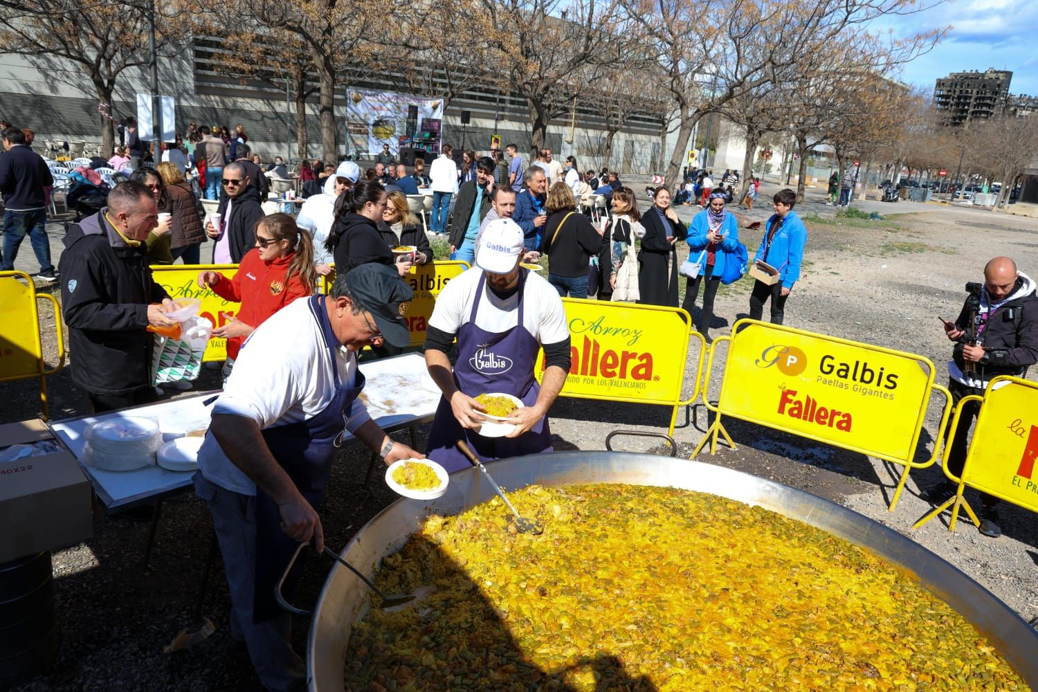 Paella solidaria en Campanar
