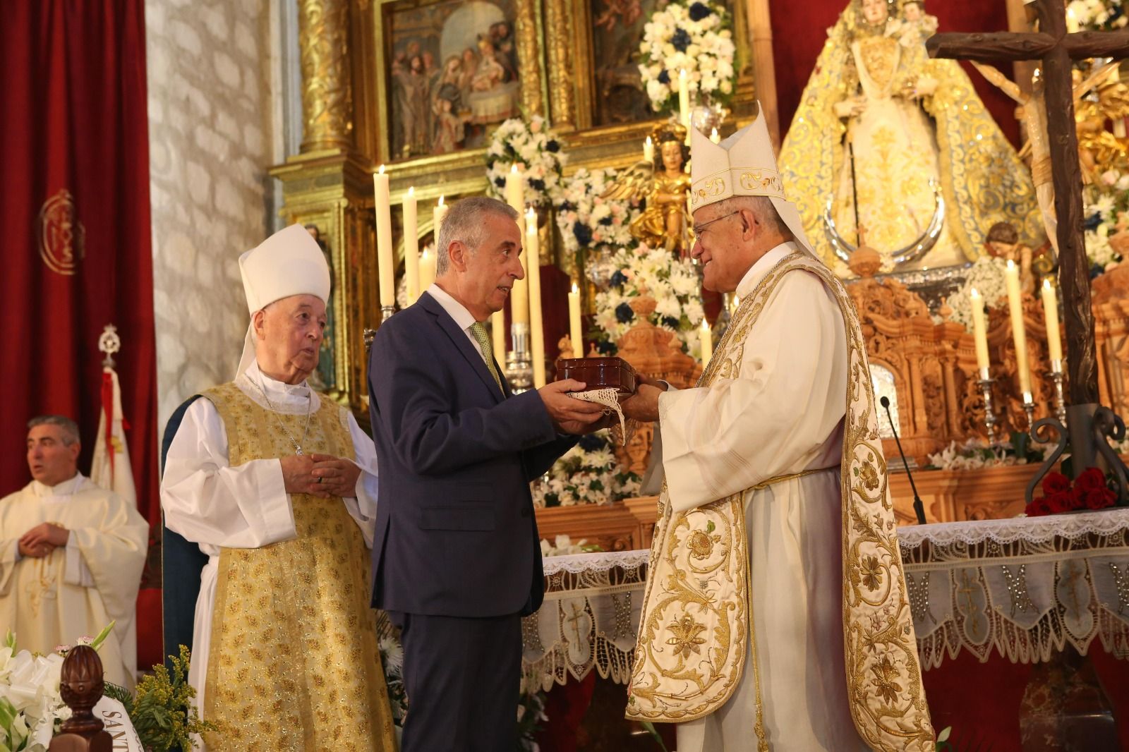 La Virgen de Araceli reina en el 75 aniversario de su coronación