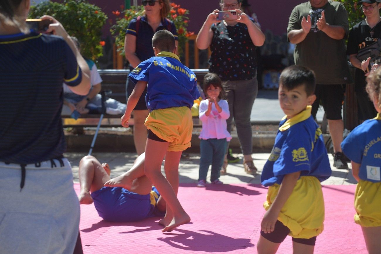 Las chácaras y tambores llenan las calles de Gran Canaria de norte a sur por el Día de Canarias