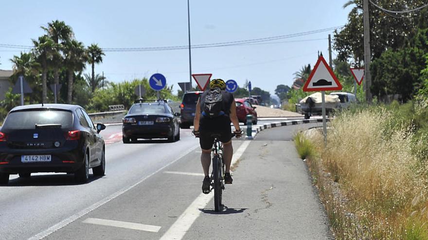 La carretera autonómica 865 conecta con «Pueblo Levantino».