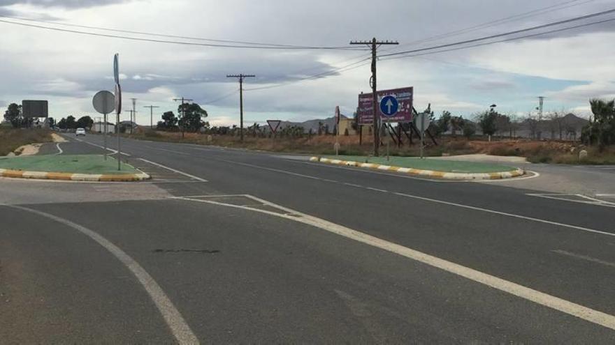 Cruce de la RM-332 con las VPO de Molinos Marfagones, donde los vecinos exigen una rotonda.