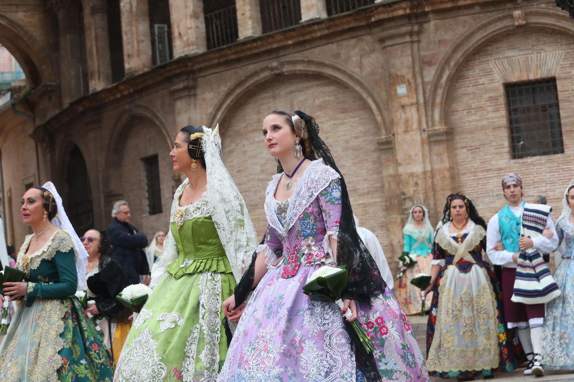 Búscate en el primer día de ofrenda por la calle de la Paz (entre las 15:30 a las 17:00 horas)