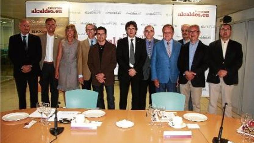 Els alcaldes que van participar a la trobada, amb Domènec Espadaler, Joan Giraut i  Joan Cañada.