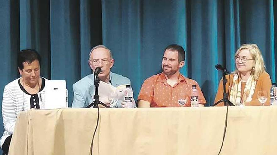 Maria Pons, el autor Vidal Ferrando, Pons Alorda y Ricarda Vicens.