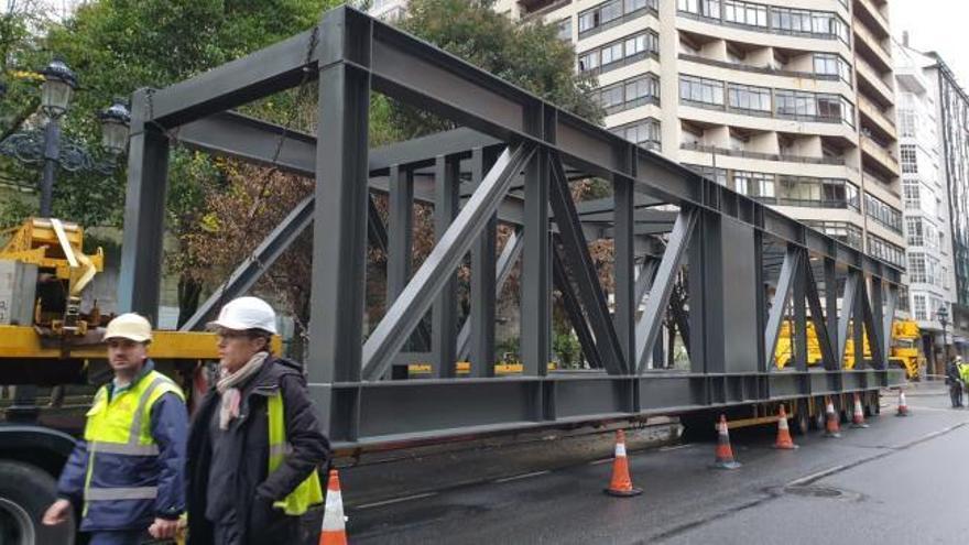 Comienza la instalación del armazón para el nuevo ascensor de Torrecedeira