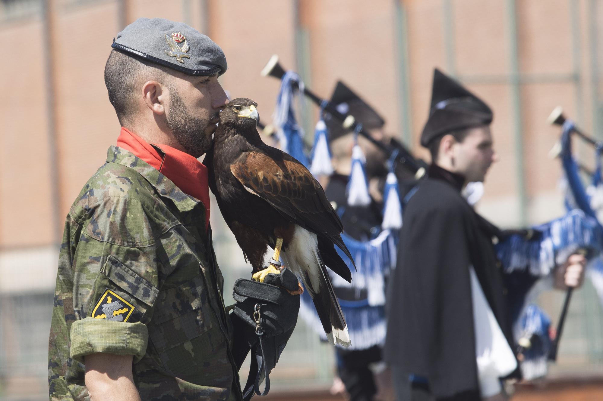 Izado de bandera en el colegio Santa María del Naranco