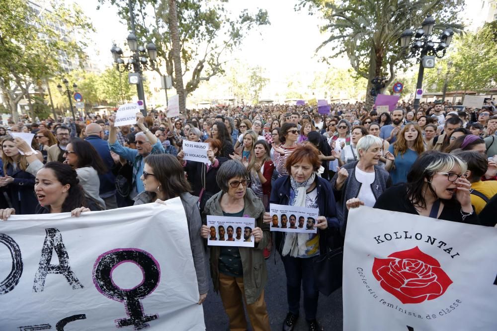 Marcha en València en protesta por la sentencia de 'La Manada'