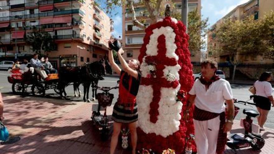 La Virgen del Pilar junto a los que festejaron el día.