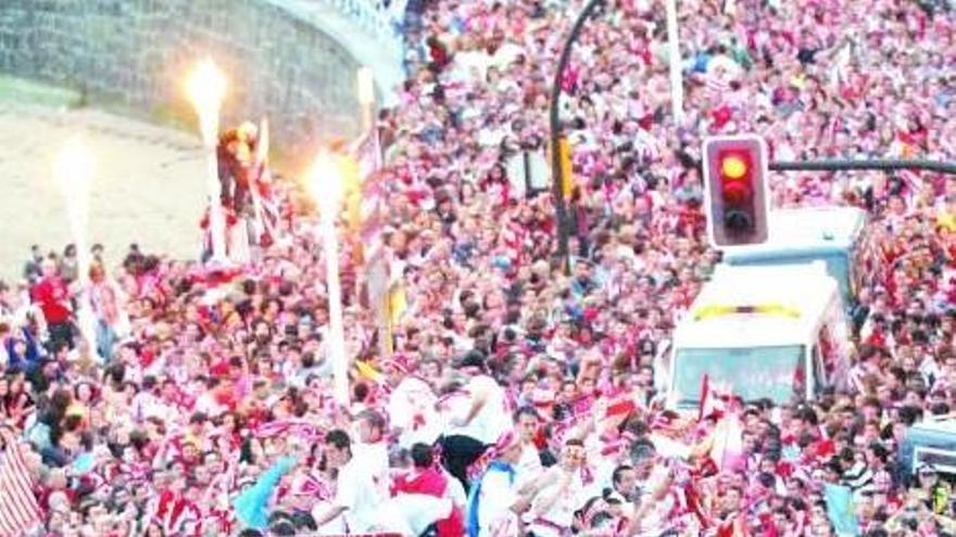 (Aniversario Sporting) Celebración en las calles