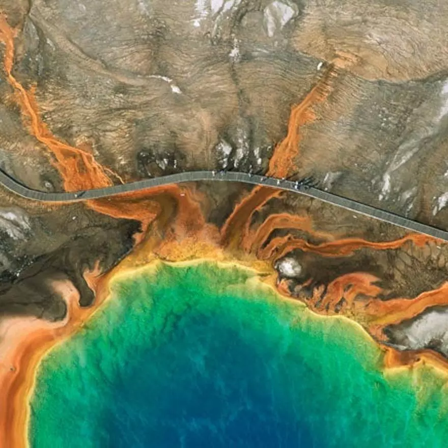 Yellowstone, el parque donde la tierra respira entre géiseres, bisontes y paisajes imposibles