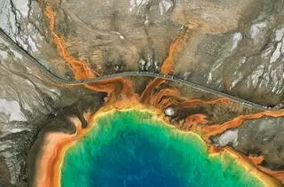 Yellowstone, el parque donde la tierra respira entre géiseres, bisontes y paisajes imposibles