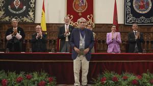 El rey Felipe VI entrega al poeta venezolano Rafael Cadenas el premio Cervantes