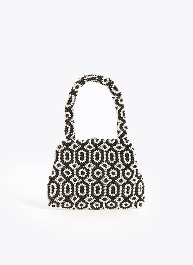 Bolso de fiesta con asa de mano y detalle de abalorios en blanco y negro, de Uterqüe