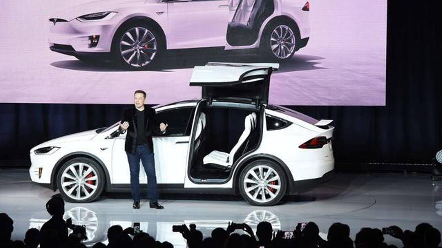 Tesla presenta su revolucionario deportivo eléctrico Model X