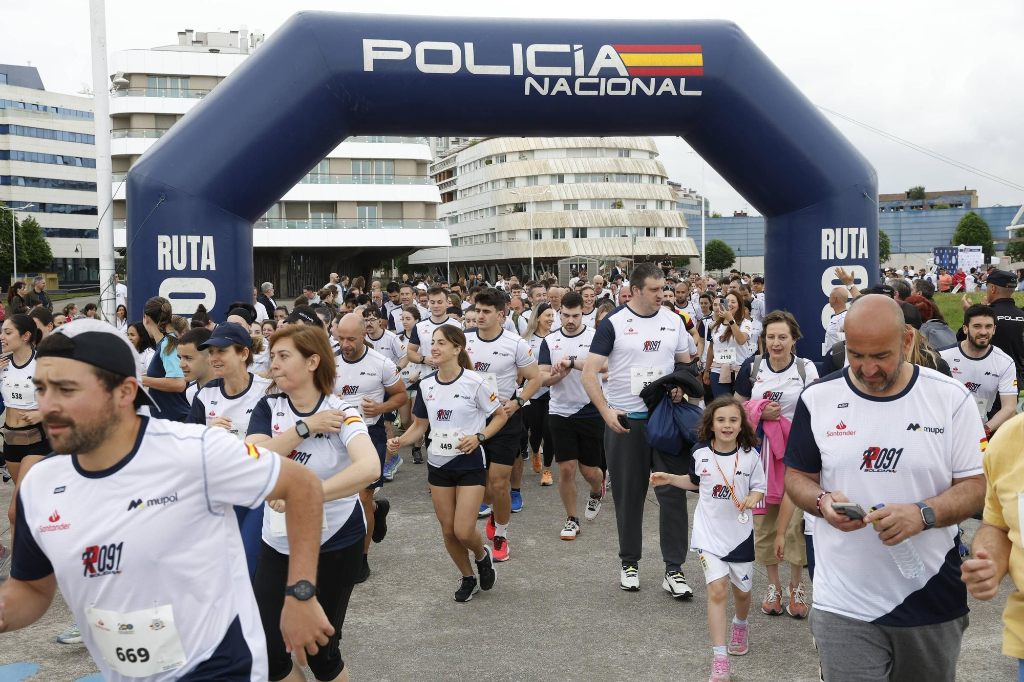 En imágenes: Gijón se vuelca con la "Ruta 091" de la Policía Nacional
