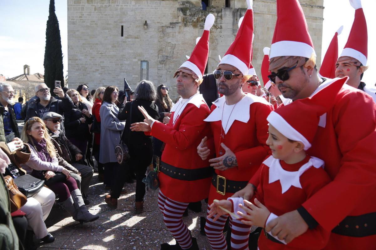 El pasacalles de Carnaval, en imágenes