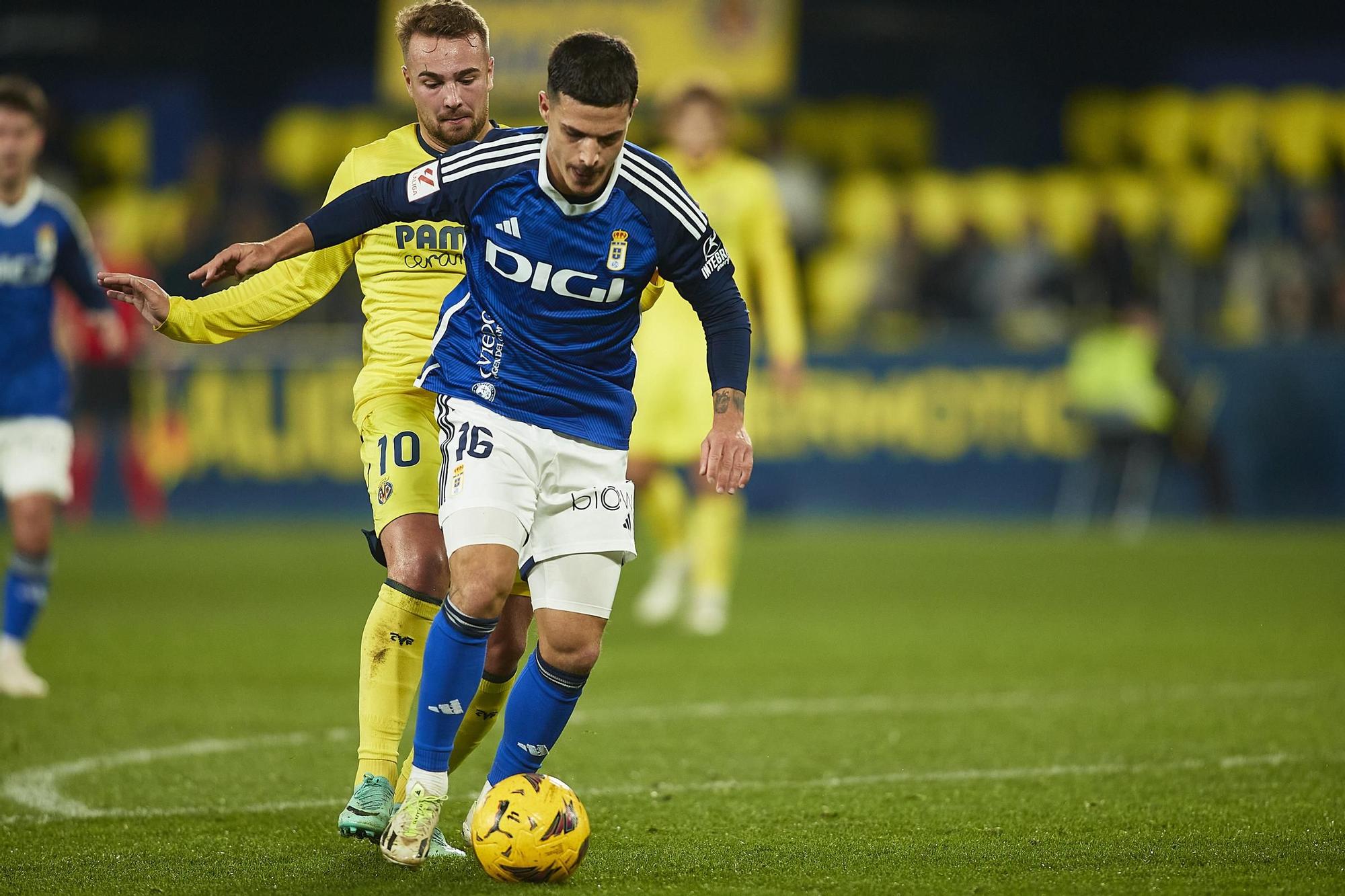 El partido entre el Villarreal B y el Real Oviedo, en imágenes