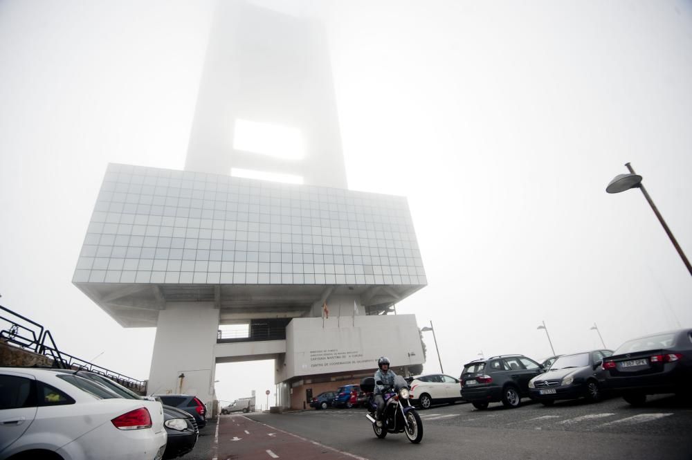 A Coruña, cubierta por la niebla