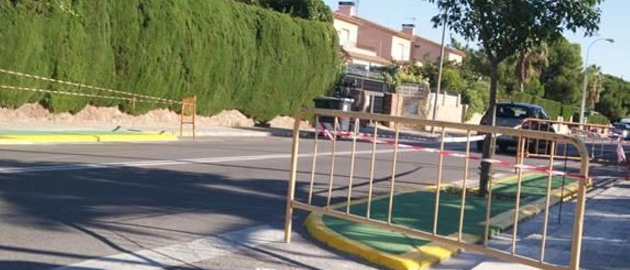 Benicàssim prohíbe aparcar en las esquinas y mejora la seguridad en la Gran Avenida