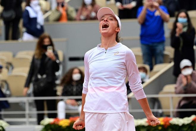 Iga Swiatek, se convierte en la ganadora más joven de Roland Garros tras doblegar en la final de Roland Garros 2020 a Sofia Kenin por un contundente 6-4 y 6-1