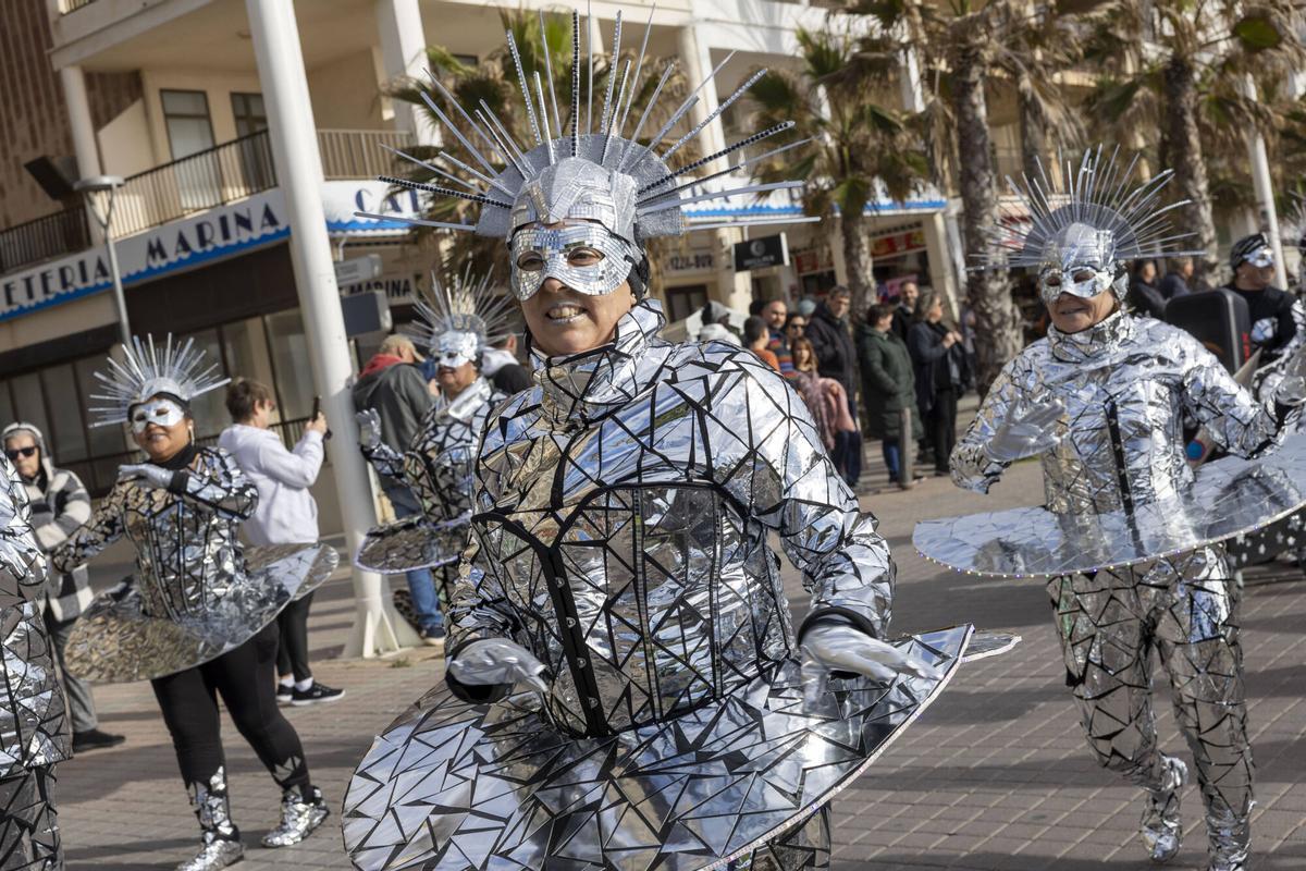 La Rua de El Arenal-Playa de Palma ha contado con variedad de comparsas con mucha inspiración y color. La Rua de El Arenal-Playa de Palma ha contado con variedad de comparsas con mucha inspiración y color.