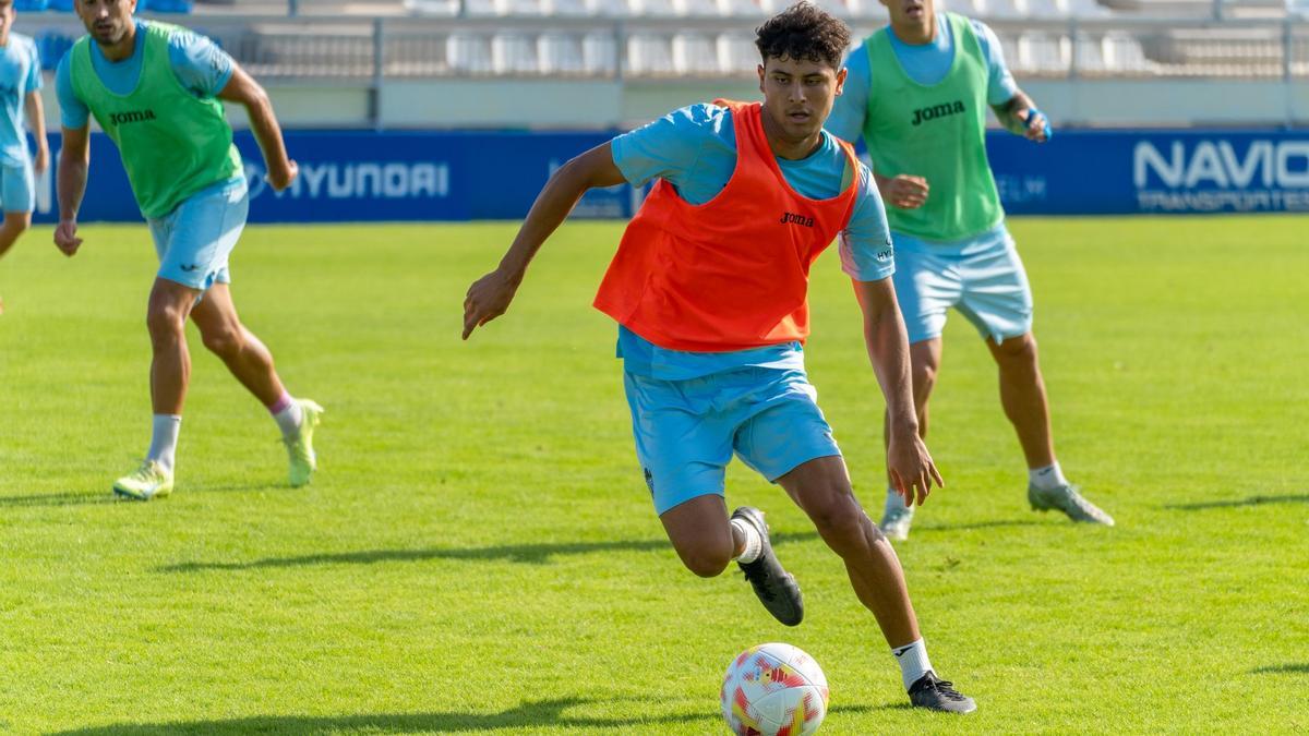 Lucas de Vega, en un entrenamiento del Atlético Baleares