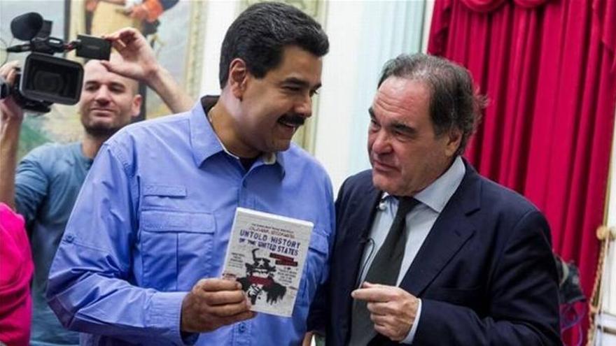 Oliver Stone estrecha lazos con Maduro en Venezuela