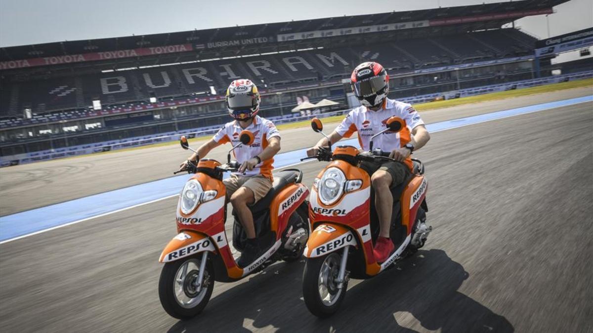 Márquez y Pedrosa inspeccionan el nuevo escenario del Mundial