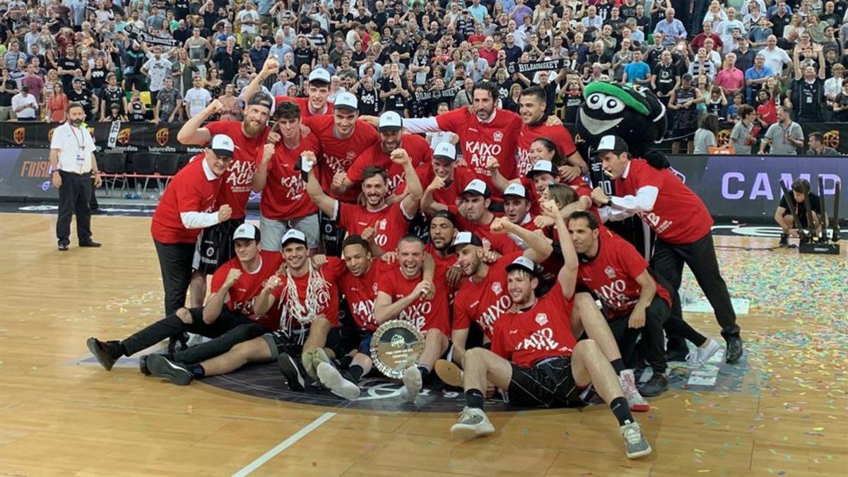 El Bilbao celebra el ascenso a la Liga ACB