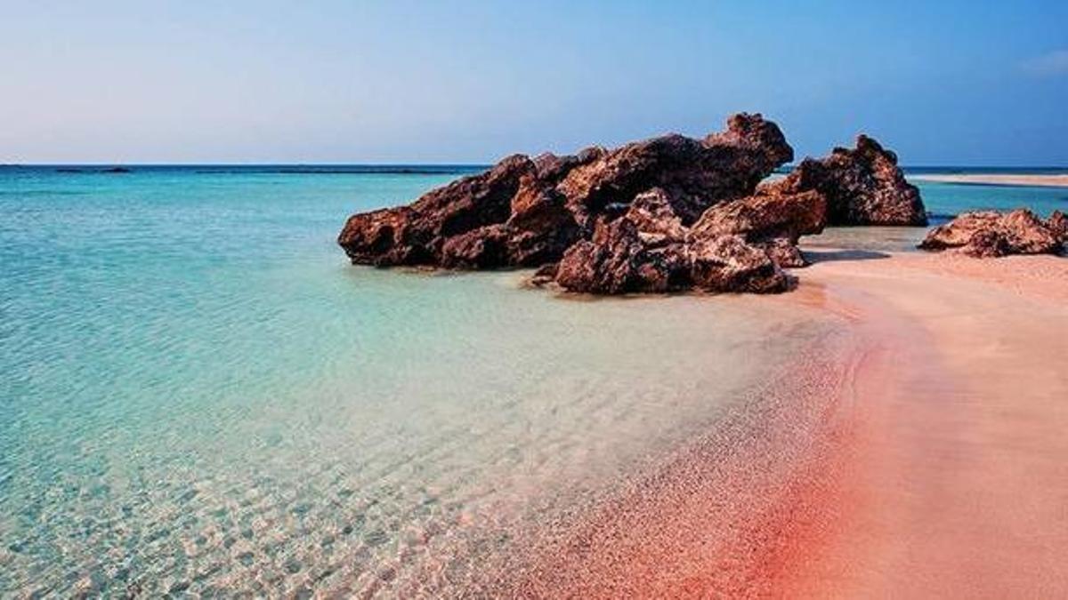 Esta playa de color rosa en Creta es una de las más bonitas del mundo
