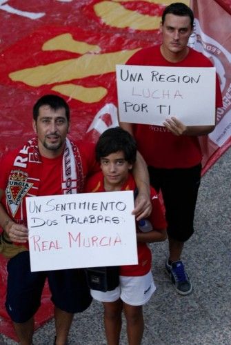 Manifestación en apoyo al Real Murcia