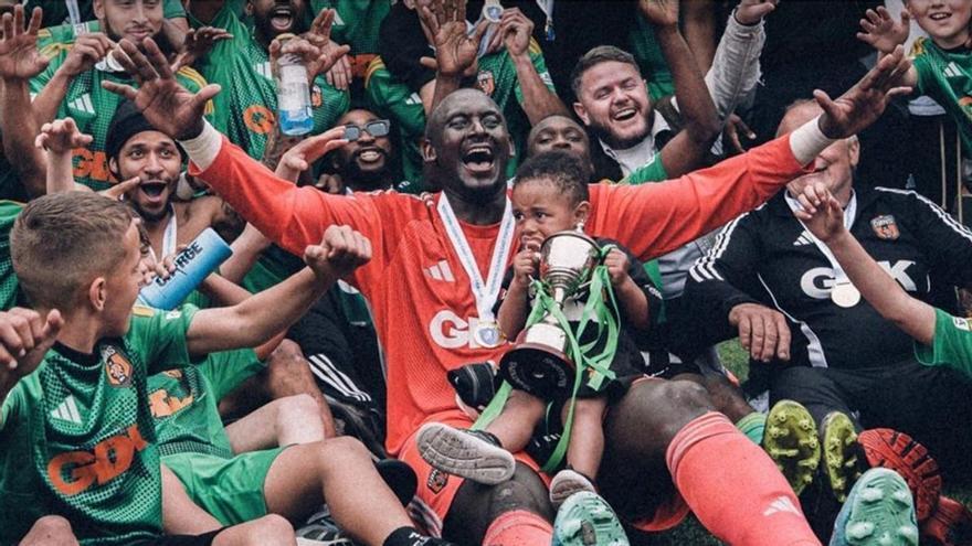 George Desmond Kamurasi: de portero en Londres a rey de Tooro (Uganda)