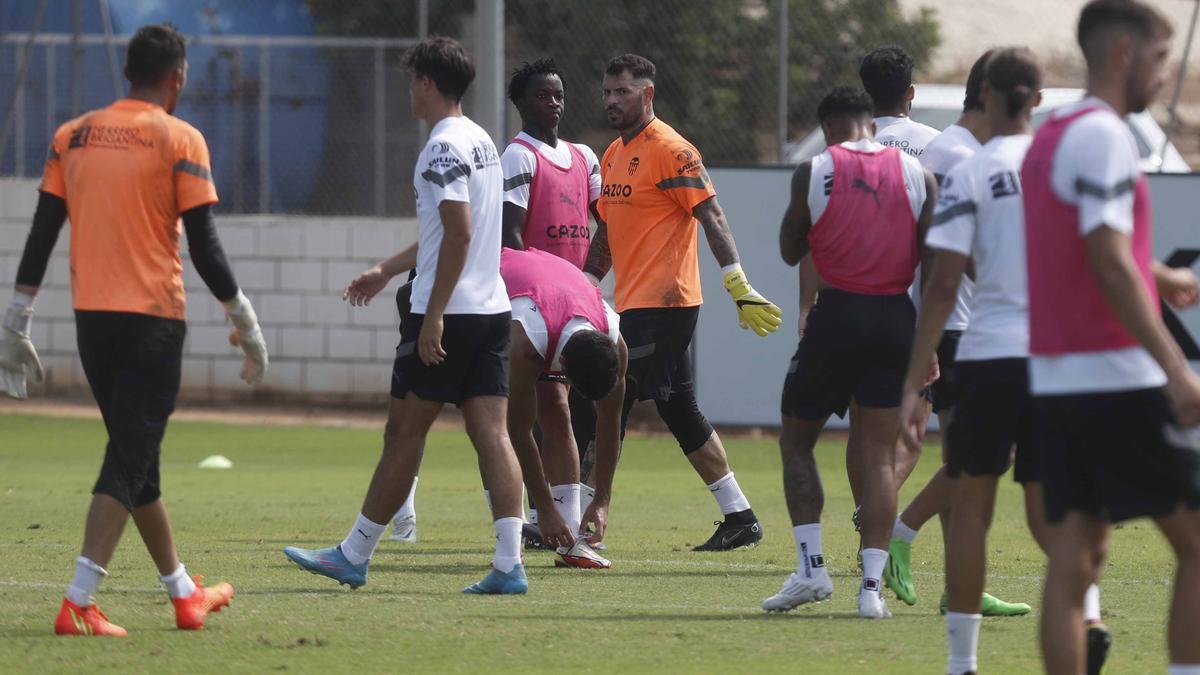 Entrenamiento del Valencia con Herrerín