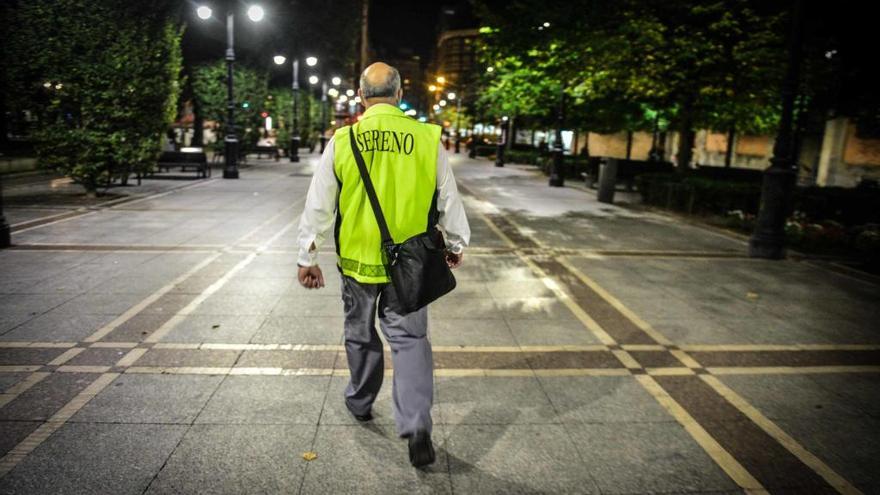 Se apropian de las sillas de un bar y cortan el tráfico sentados en ellas