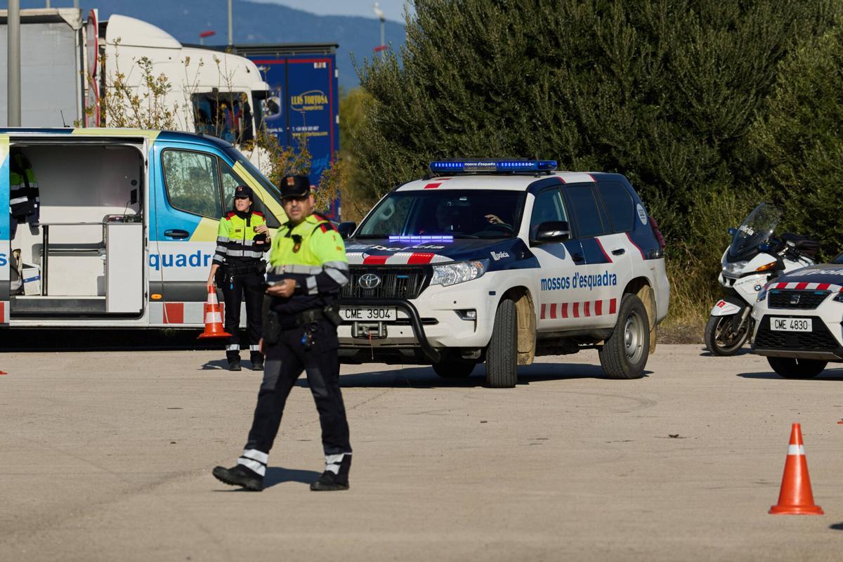 Un control dels Mossos de Trànsit a Llers, en una foto d'arxiu.