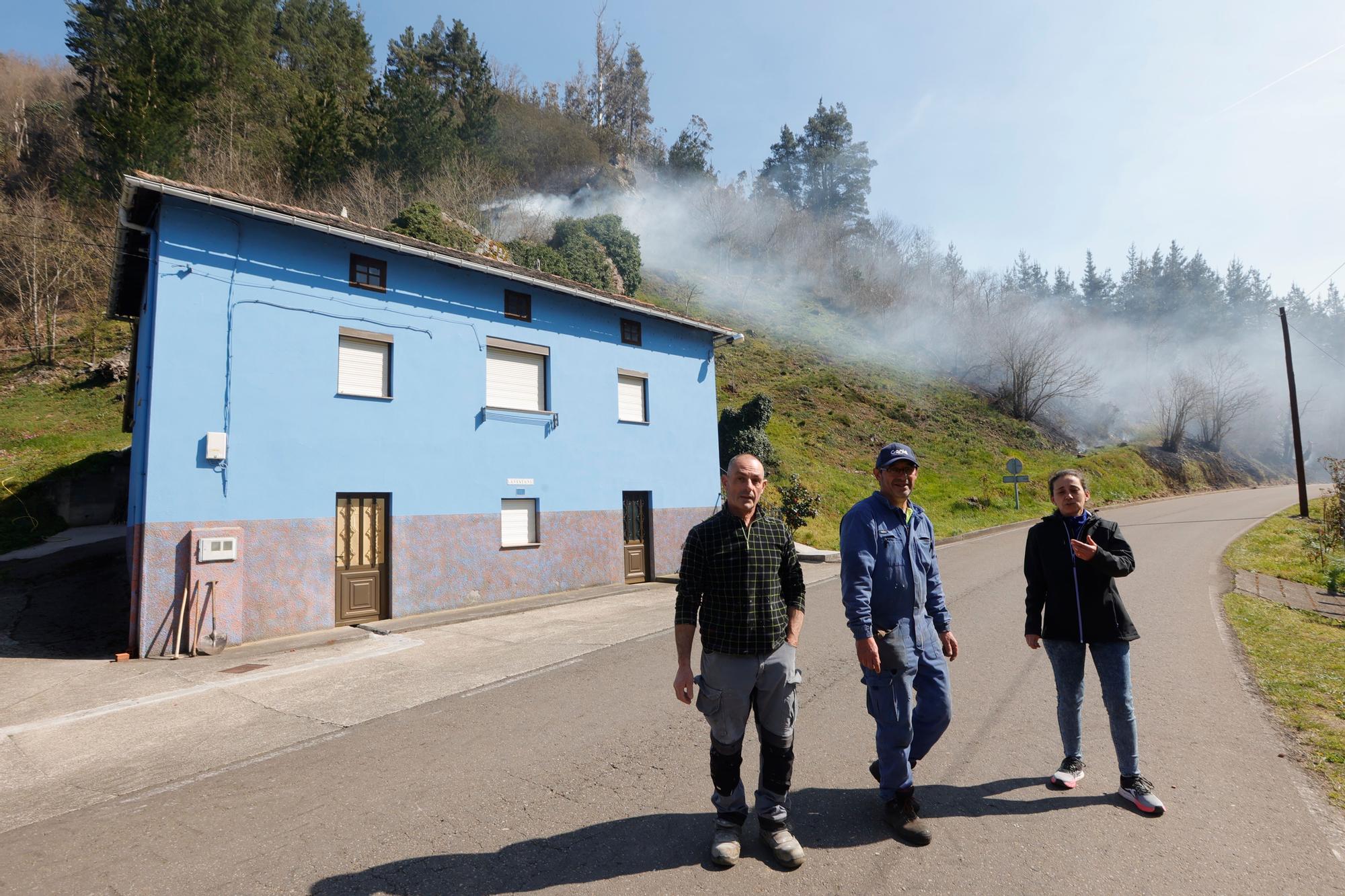 Dura lucha contra los incendios de Tineo y Valdés