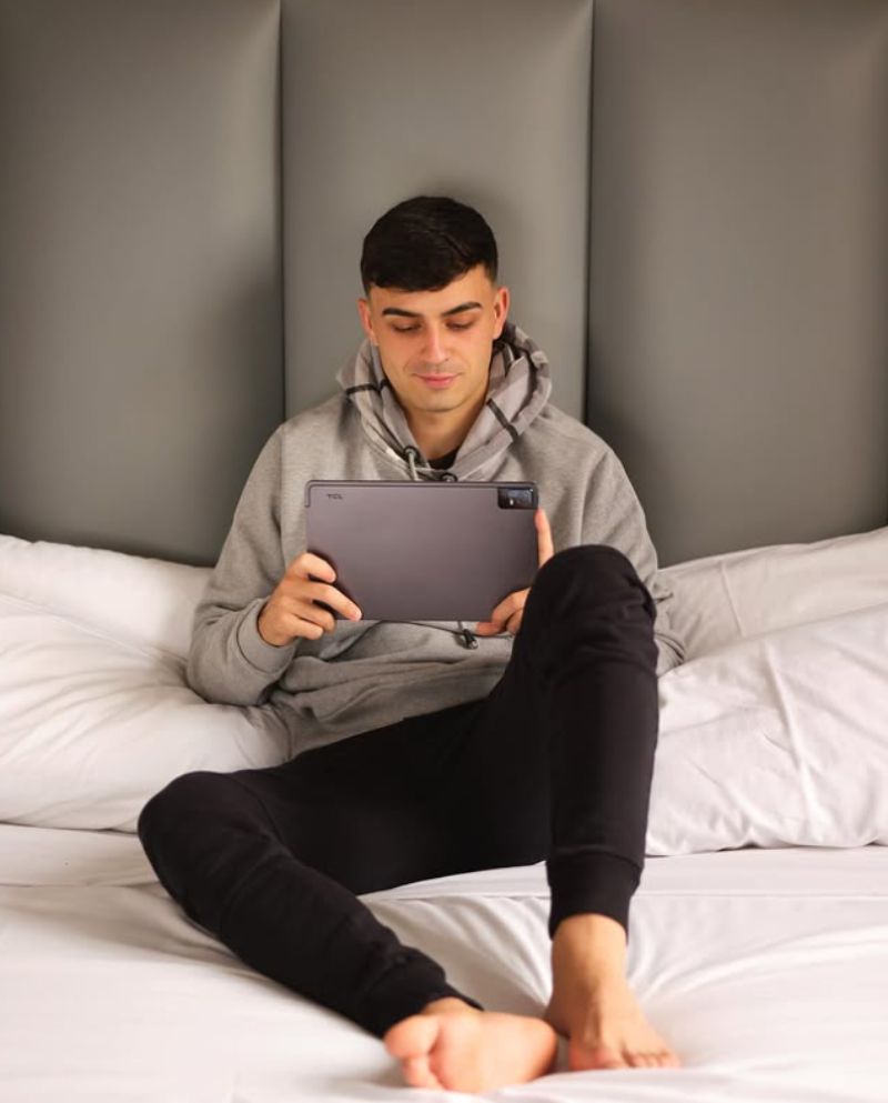 Pedri busca tranquilidad y descanso en su casa de Barcelona