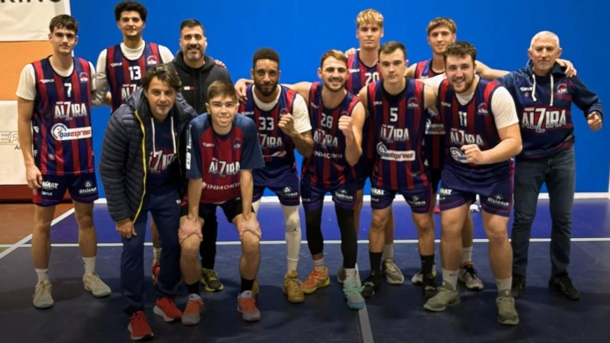 El NB Alzira tras la victoria.