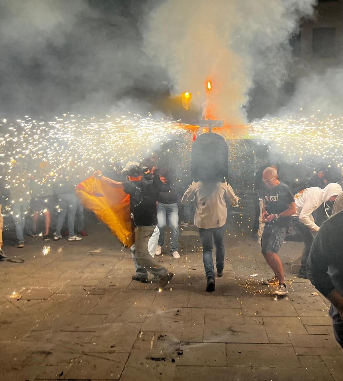El último toro de fuego que se ha podido celebrar en Biescas.
