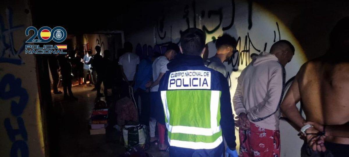 Agentes de Policía detienen a seis saqueadores en la noche del sábado pasado