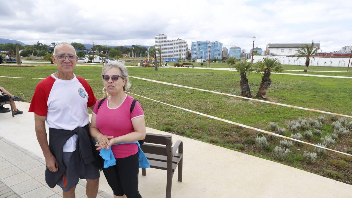 La playa verde “Luis Enrique” de Gijón avanza en los últimos retoques para su inauguración