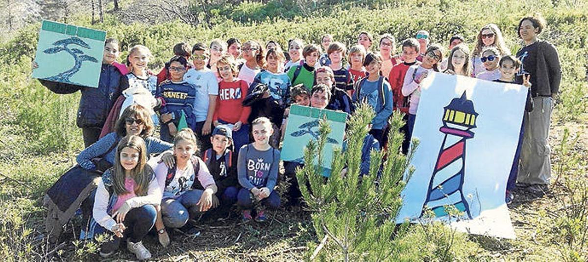 300 niños plantan árboles en Salt d'en Serrà