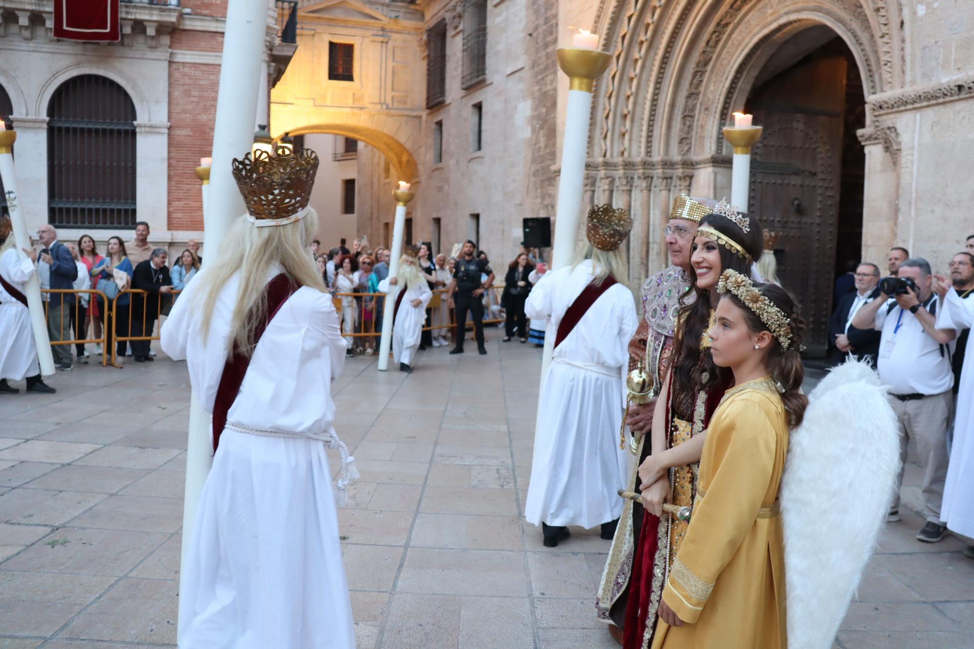 Marina y María Estela en versión Corpus: Ángel de Horeb y Reina de Saba