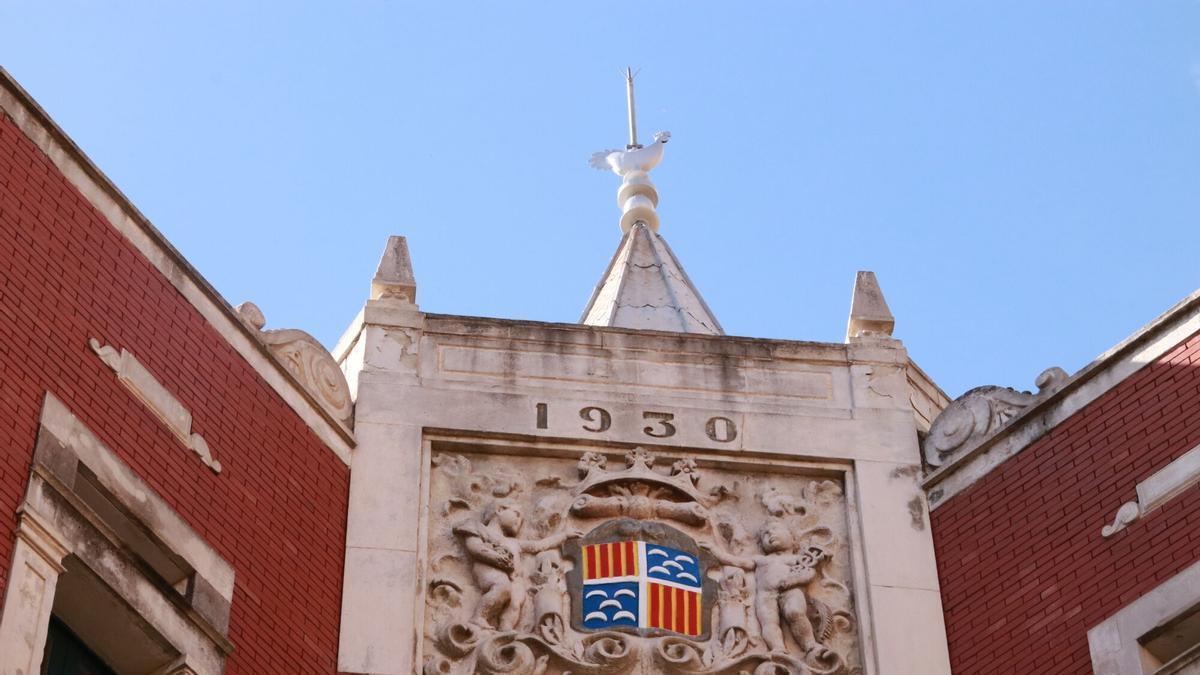 Detall de la façana de l'Ajuntament de Berga, en una imatge d'arxiu