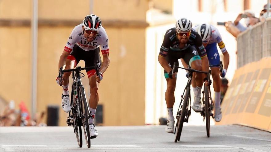 Ulissi gana en el Giro en el nombre de Pogacar