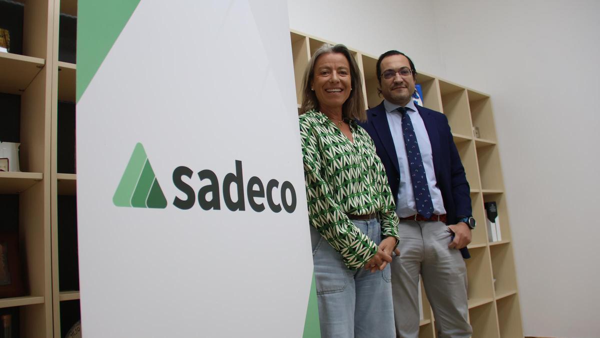 La presidenta de Sadeco, Isabel Albás, y el gerente, Manuel Osuna.
