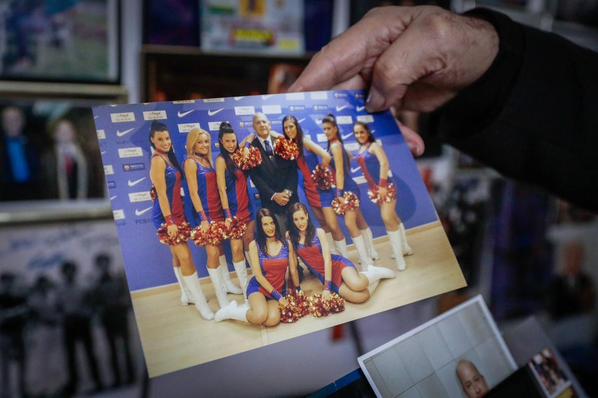 Antonio Iniesta, 40 años trabajando en el FC Barcelona, nos recibe en su casa de Mataró