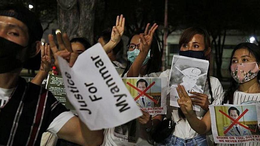 Milers de birmans protesten contra el cop d&#039;estat militar