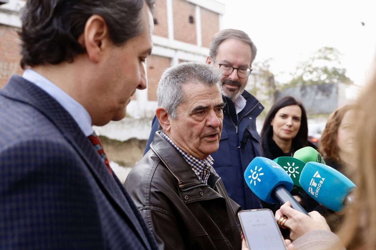 El delegado del Gobierno y el alcalde de Córdoba informan sobre el uso futuro del antiguo local de UGT de la calle Marbella El delegado del Gobierno, Adolfo Molina, y el acalde de Córdoba, José María Bellido, informa sobre el uso futuro del antiguo local de UGT de la calle Marbella
